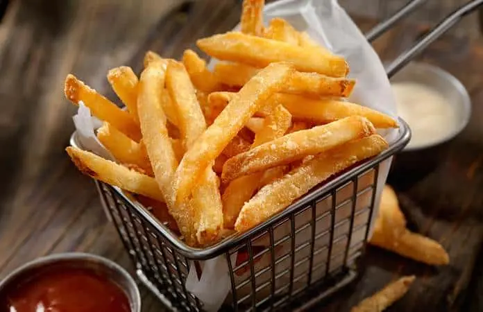 Aprende a hacer papas fritas crujientes y saludables en casa