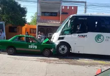 Taxista sufre paro cardíaco y choca contra transporte de personal Taxista sufre paro cardíaco y choca contra transporte de personal