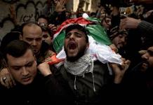 Un menor palestino muere abatido por disparos israelíes en Gaza