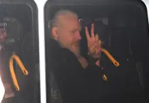 ¿Los malos modales de Assange lo dejaron sin asilo?