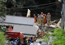 Suman tres muertos por derrumbe de dos edificios en Río de Janeiro