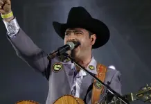 Con banderas de M&eacute;xico, reciben a Los Tucanes de Tijuana en Coachella