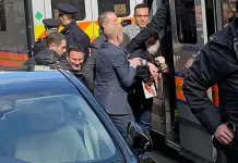 Presionan para que Londres dé prioridad a la extradición de Assange a Suecia