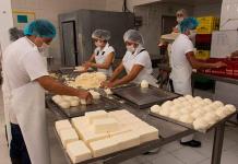 Celebran en Villa de Reyes a su tradicional industria quesera