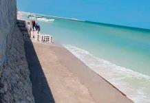 Construyen muro a la orilla de la playa en Yucatán