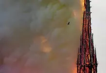 Las dudas persisten sobre el fuego que malhirió a Notre Dame