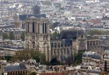 Lluvia de promesas millonarias para reconstruir Notre Dame