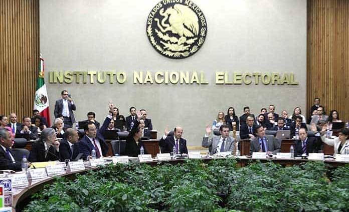 INE suma 100 amparos para no bajar salarios