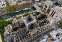 Tres zonas de Notre Dame siguen frágiles, aunque la estructura está a salvo