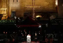 El papa preside un Viacrucis por los migrantes El papa preside un Viacrucis por los migrantes