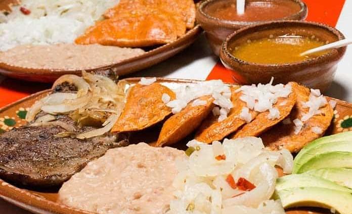 De un accidente culinario nació la enchilada potosina