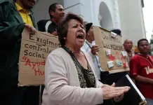 Protestan en Caracas por retrasos en entrega de ayuda humanitaria Protestan en Caracas por retrasos en entrega de ayuda humanitaria