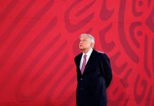 AMLO arremete contra el diario Reforma y los bots de internet