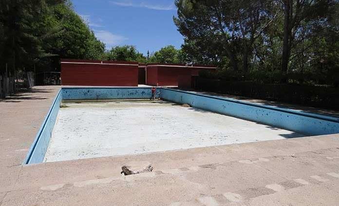 Albercas secas del Recreativo causan molestia a familias