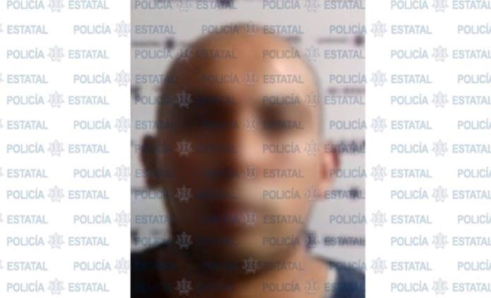 Caen dos por atracos a negocios; uno de ellos portaba arma de fuego