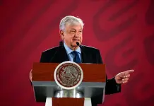 López Obrador celebra cancelación total de reforma educativa de Peña Nieto