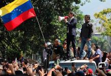 Al menos 69 heridos tras alzamiento de Guaidó en Venezuela (FOTOS)