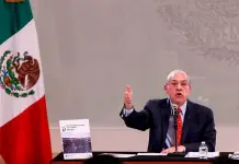 Gurr&iacute;a form&oacute; parte de los gobiernos que dejaron al pa&iacute;s en banca rota, responde AMLO