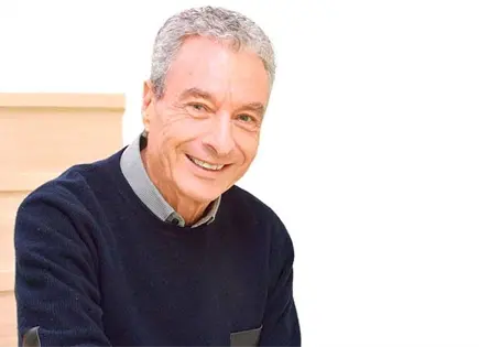 C&eacute;sar Costa celebra 85 a&ntilde;os y presenta su autobiograf&iacute;a
