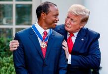 Tiger Woods recibió medalla de manos de Donald Trump
