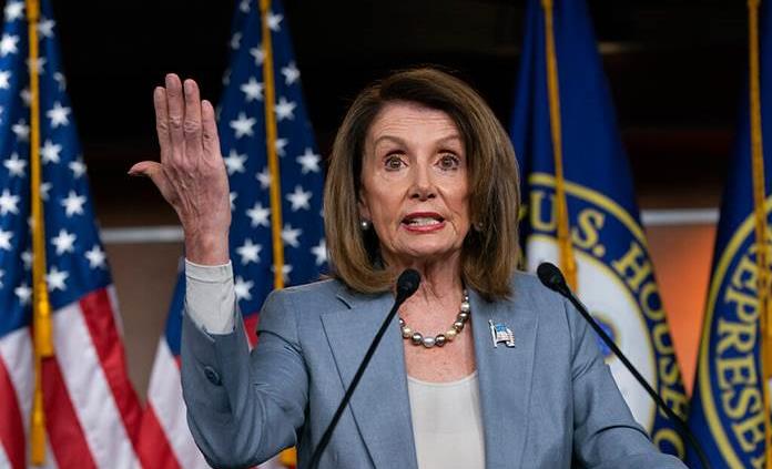 Pelosi acusa a Trump de obstruir justicia cada día y sopesa juicio político