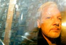 Buscan impedir que Ecuador entregue pertenencias de Assange a EEUU
