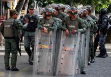 Fuerte presencia policial en Parlamento venezolano por presunta alerta de bomba