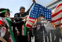 Líder iraní lanza amenaza sobre enriquecimiento de uranio Líder iraní lanza amenaza sobre enriquecimiento de uranio