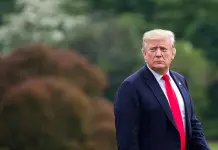 Trump aplaza aranceles sobre importaci&oacute;n autos y autopartes