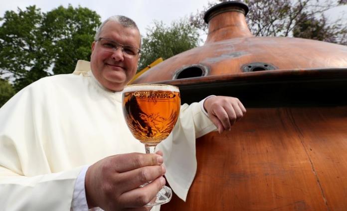 Los monjes de Grimbergen elaboran de nuevo su cerveza artesanal tras 225 años