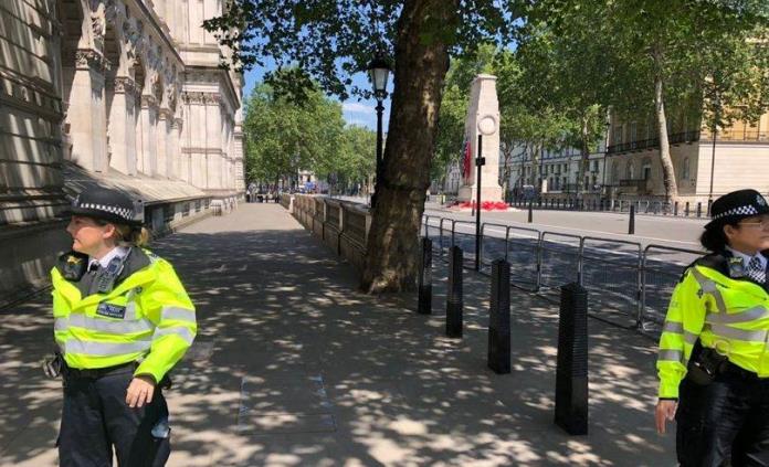 Policía cierra zona aledaña a Downing Street en Londres por objeto sospechoso