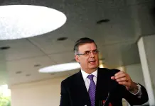 Ebrard lamenta injusto trato de EEUU antes de ir a Washington