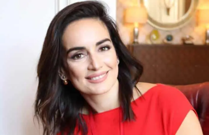 Ana de la Reguera recomienda a las mujeres explorar la intimidad con otra mujer