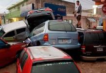 Fuerte tromba en Matehuala arrastra decenas de automóviles (FOTOS Y VIDEO) 