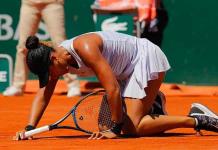 La número uno del mundo Naomi Osaka cae en Roland Garros