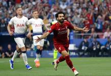 Salah adelanta al Liverpool con gol de penalti en el minuto 2
