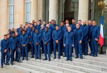 Macron condecora a la selección francesa que ganó el Mundial de Rusia 2018