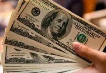 Sube d&oacute;lar tras renuncia de Urz&uacute;a