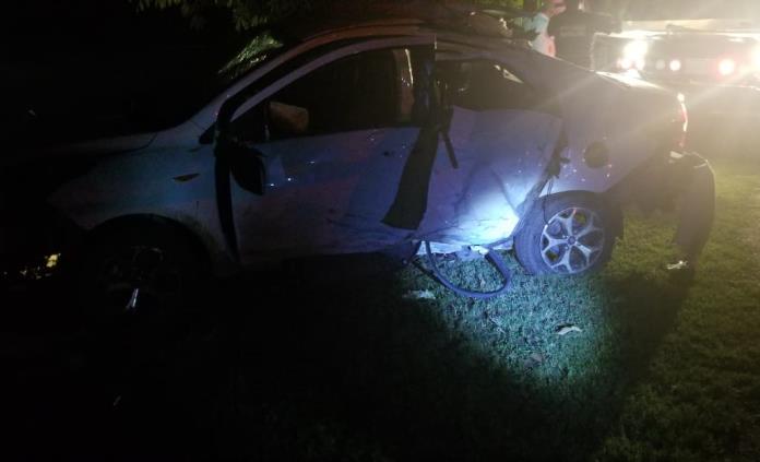 Un joven muerto y otro herido, saldo de aparatosa volcadura en Tamasopo