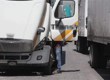 Planea Trump sustituir a transportistas migrantes por veteranos Planea Trump sustituir a transportistas migrantes por veteranos