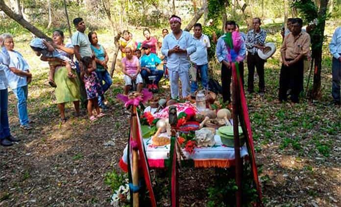 Los indígenas realizan ritual para que llueva