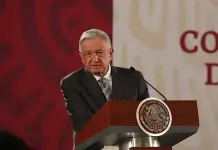 Aunque se molesten abogados, hablar&eacute; de amparos por aeropuerto: AMLO