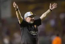 Maradona debutó como DT en México y perdió en Oaxaca Maradona debutó como DT en México y perdió en Oaxaca