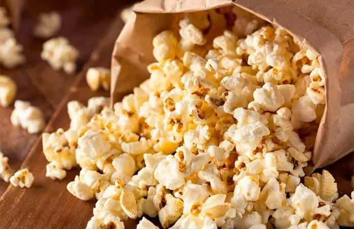 Beneficios de las palomitas de maíz caseras como snack saludable
