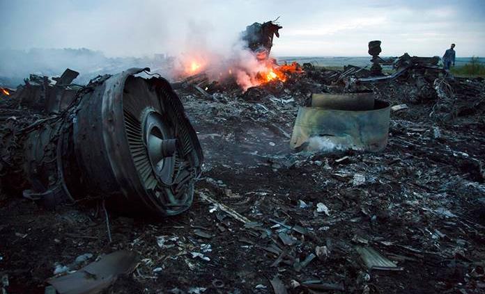 Tres rusos y un ucraniano, sospechosos por el derribo del avión en Ucrania en 2014