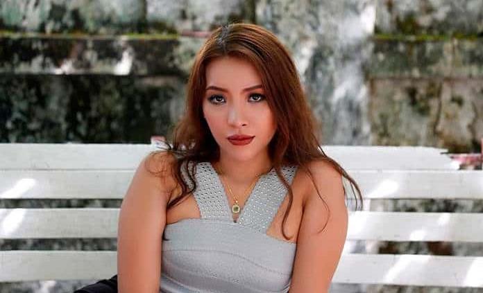 La joven birmana que no puede ejercer la medicina por sus fotos en Facebook