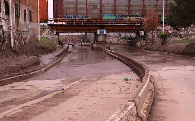 Se mantiene restricción vial en el bulevar Río Españita y desnivel de Plaza San Luis
