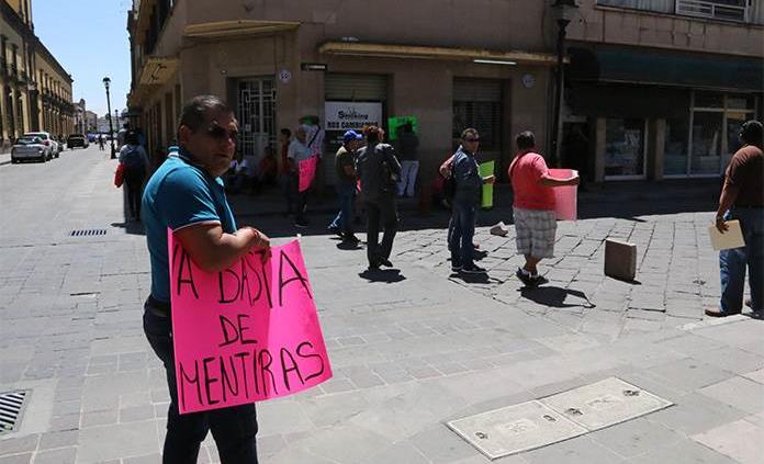 Jubilados y pensionados del Gobierno del Estado mantienen bloqueo en Madero e Independencia