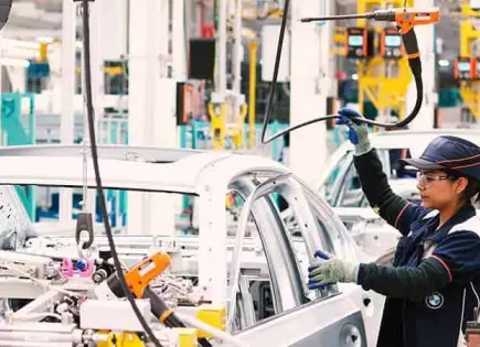 Doble jornada: el engranaje oculto de la industria automotriz
