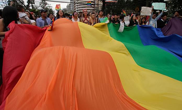 Ecuador vive marchas a favor y en contra de derechos de comunidad LGBTI
